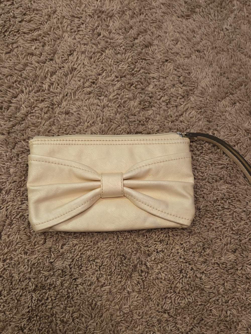 Ivory Elle Clutch With Wrist Strap
